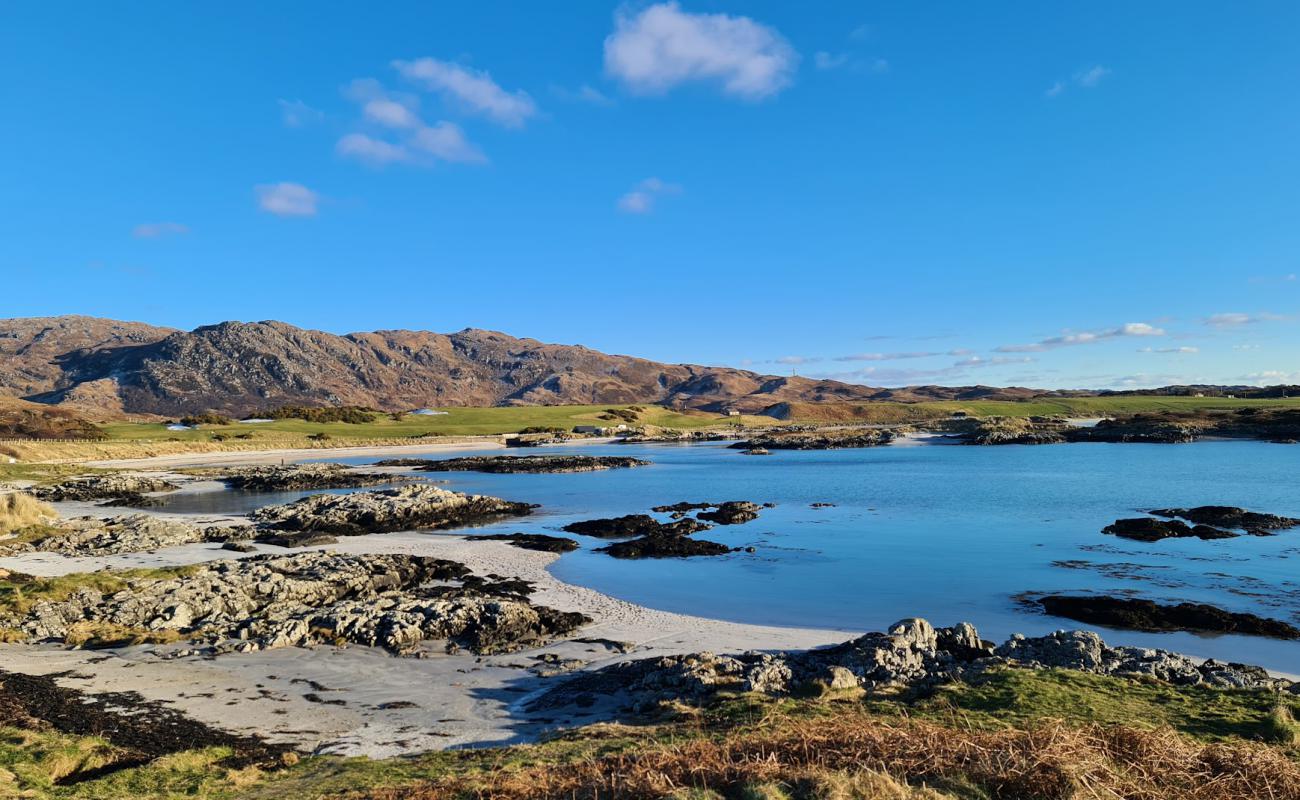 Traigh Beach'in fotoğrafı açık bej kum yüzey ile