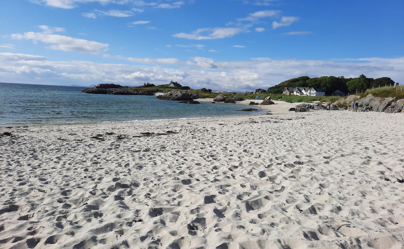 Bunacaimb Beach'in fotoğrafı açık bej kum yüzey ile