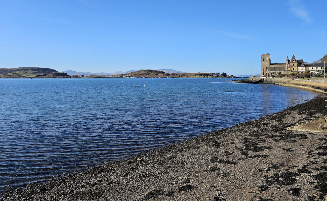 Oban Promenade'in fotoğrafı gri çakıl taşı yüzey ile