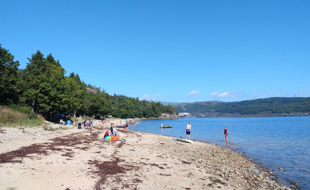 Ardentinny Beach'in fotoğrafı bej kum ve çakıl yüzey ile