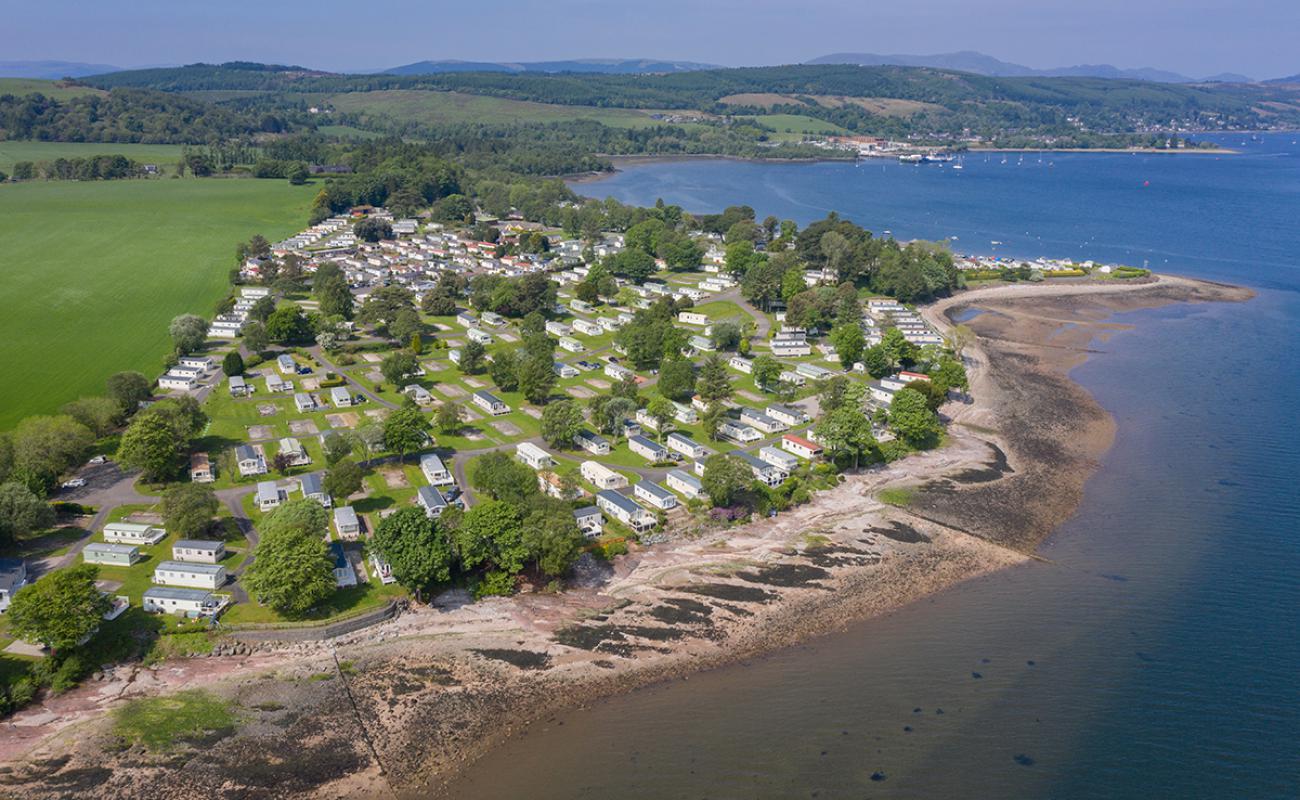 Rosneath Castle Park Beach'in fotoğrafı bej kum ve çakıl yüzey ile