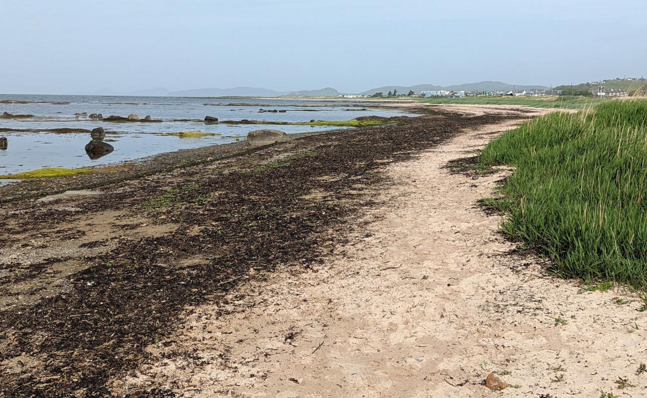 North Shore Beach'in fotoğrafı parlak kum ve kayalar yüzey ile