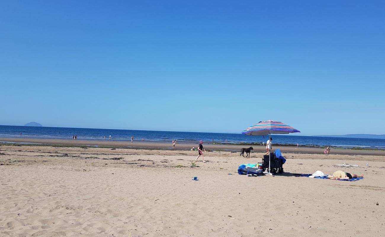 Croy Shore Beach'in fotoğrafı açık bej kum yüzey ile
