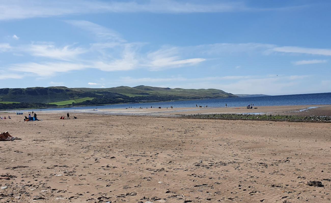 Girvan Beach'in fotoğrafı açık bej kum yüzey ile