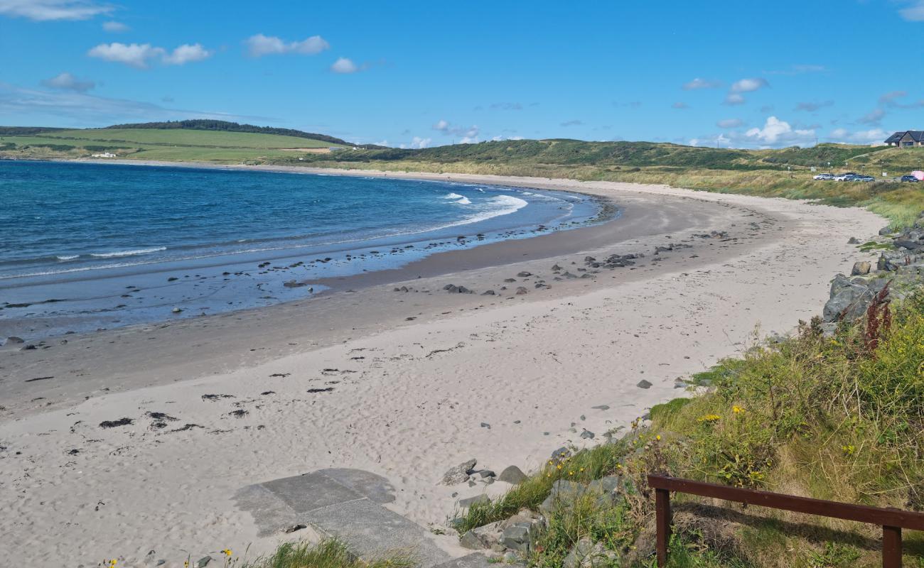 Port Nessock Beach'in fotoğrafı açık bej kum yüzey ile