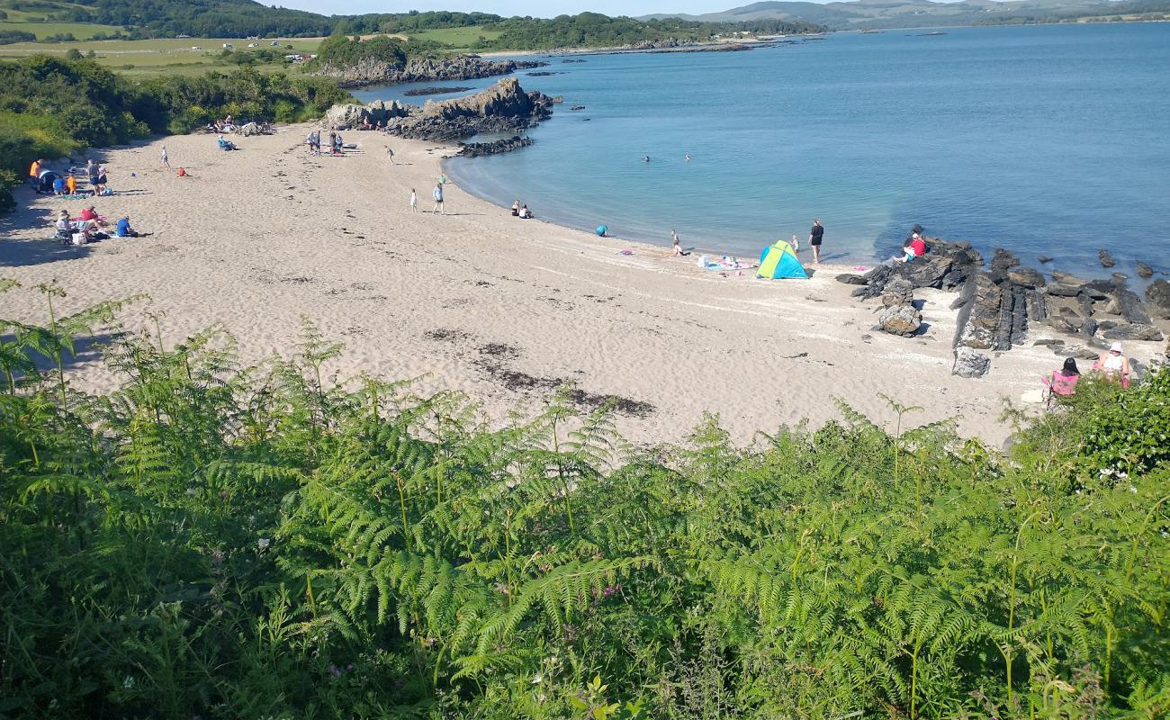 Mossyard Beach'in fotoğrafı parlak kum yüzey ile