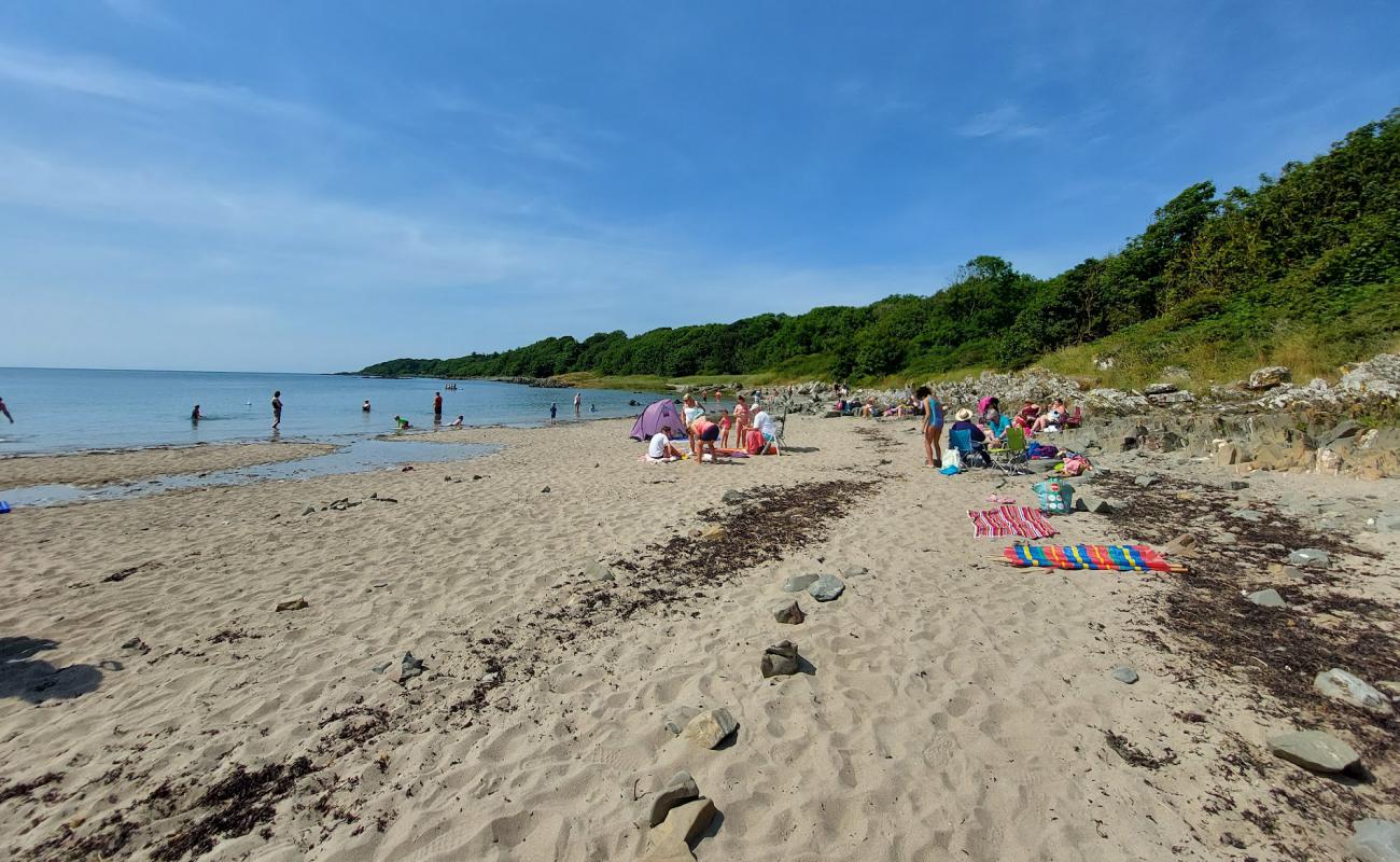 Brighouse Bay Beach'in fotoğrafı bej kum ve çakıl yüzey ile