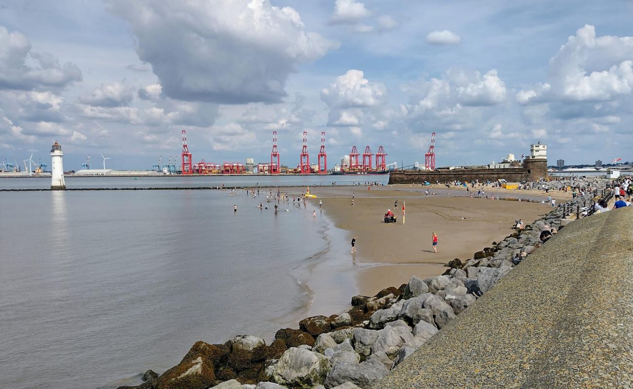 New Brighton Beach'in fotoğrafı parlak kum yüzey ile