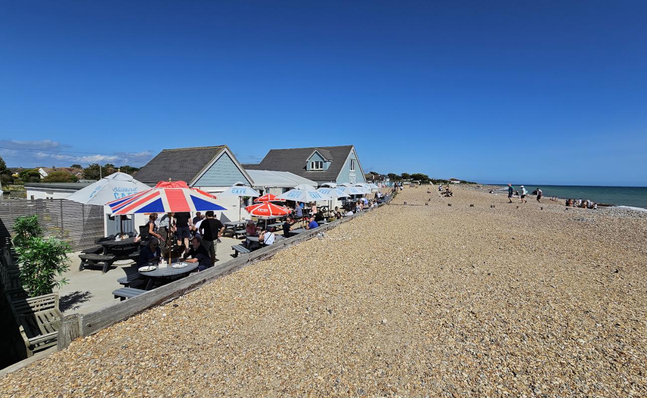 Ferring Plajı'in fotoğrafı bej çakıl yüzey ile