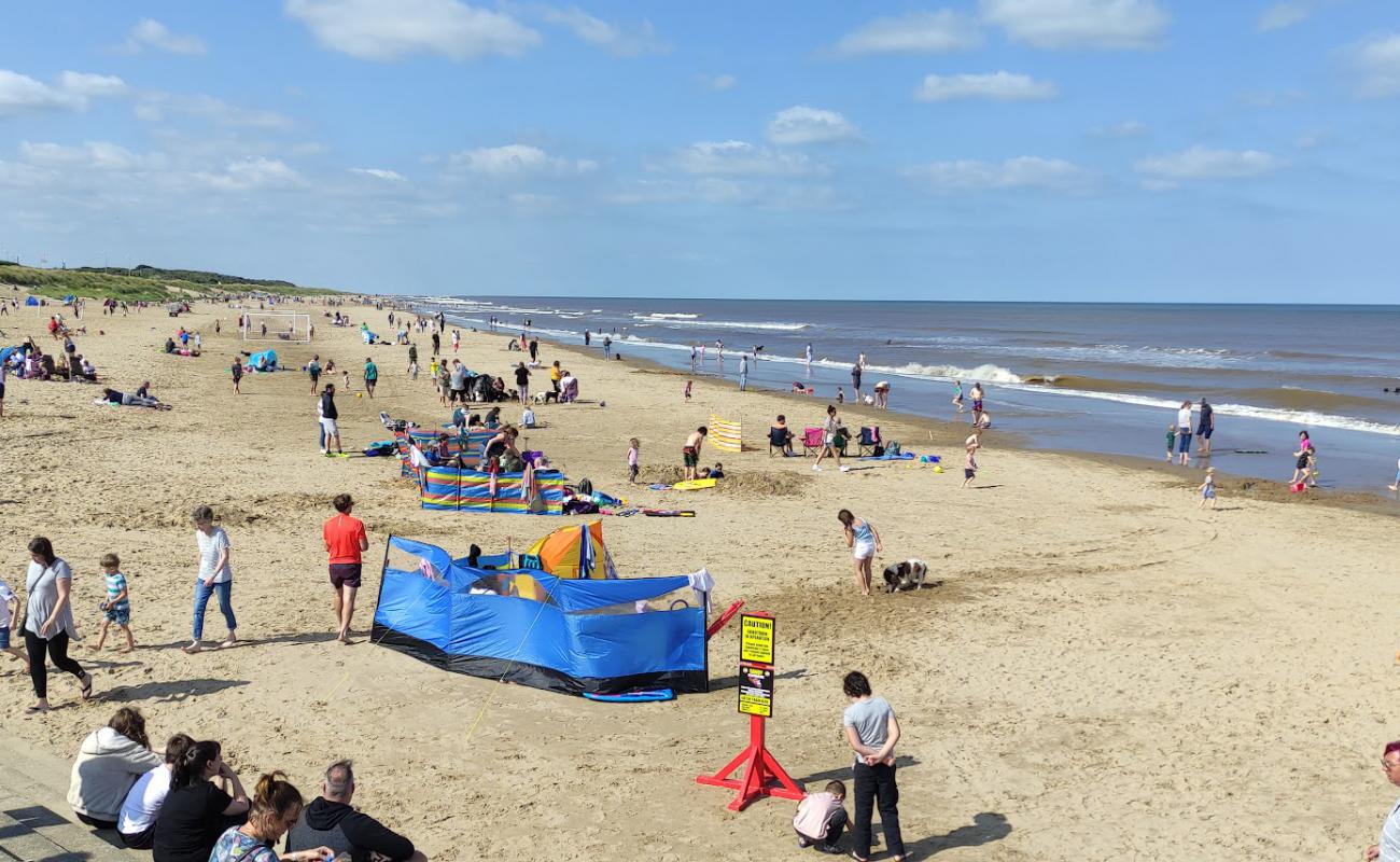 Huttoft Plajı'in fotoğrafı parlak kum yüzey ile