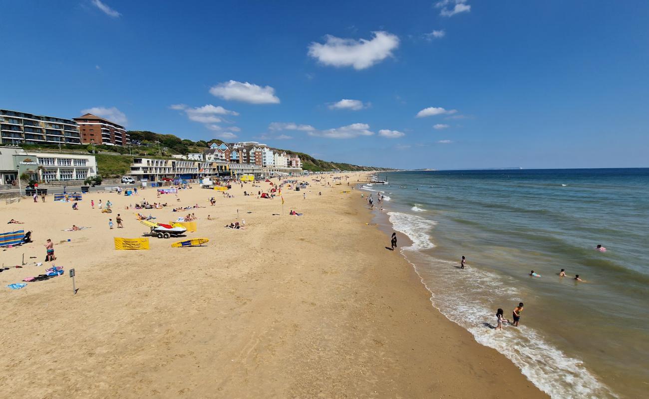 Bournemouth Plajı'in fotoğrafı parlak kum yüzey ile