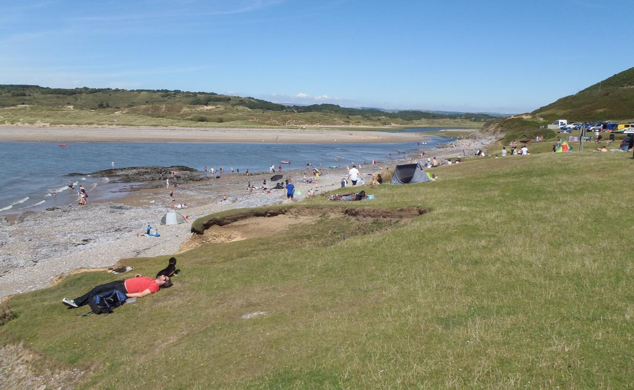 Ogmore Plajı'in fotoğrafı gri çakıl taşı yüzey ile