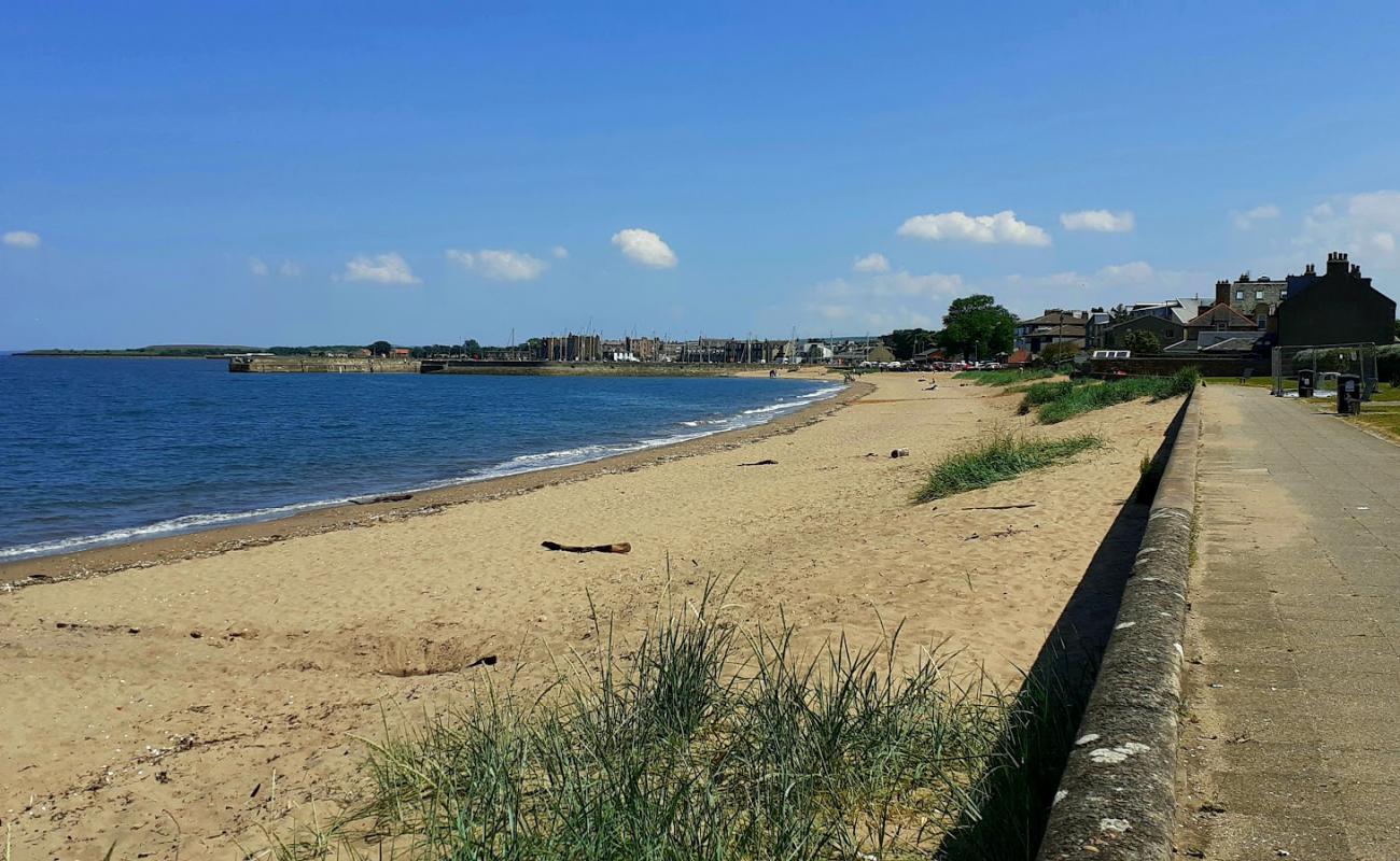 Musselburgh Plajı'in fotoğrafı parlak kum yüzey ile