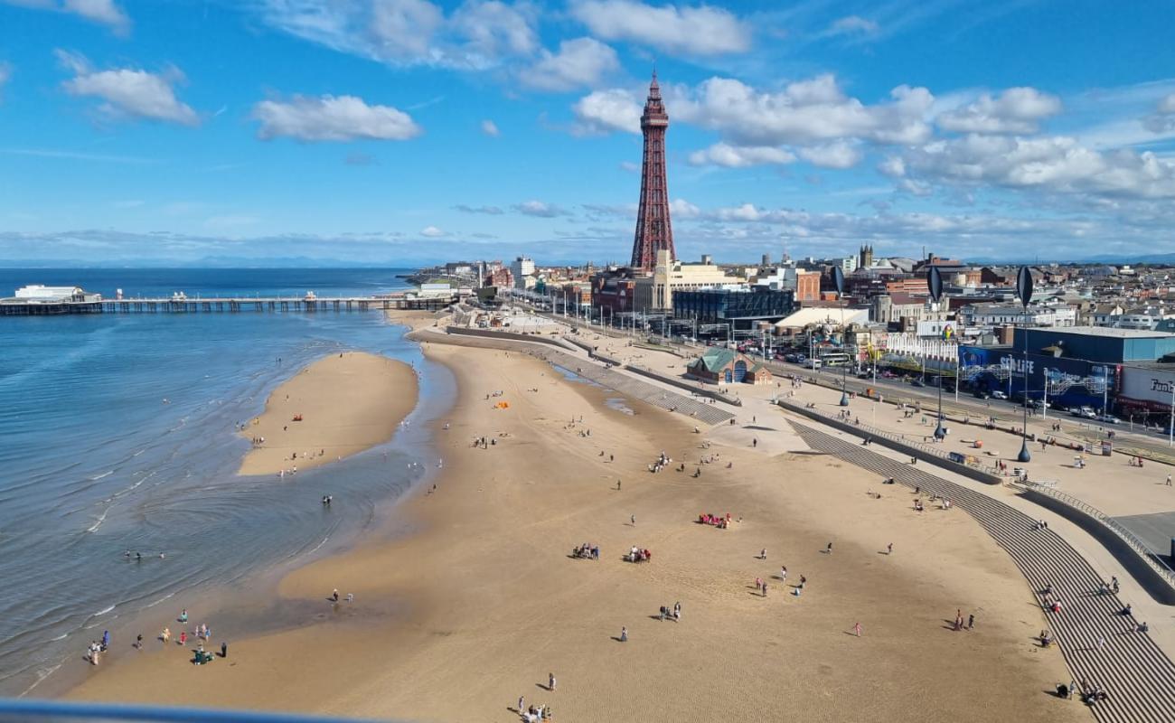 Blackpool Plajı'in fotoğrafı gri kum yüzey ile