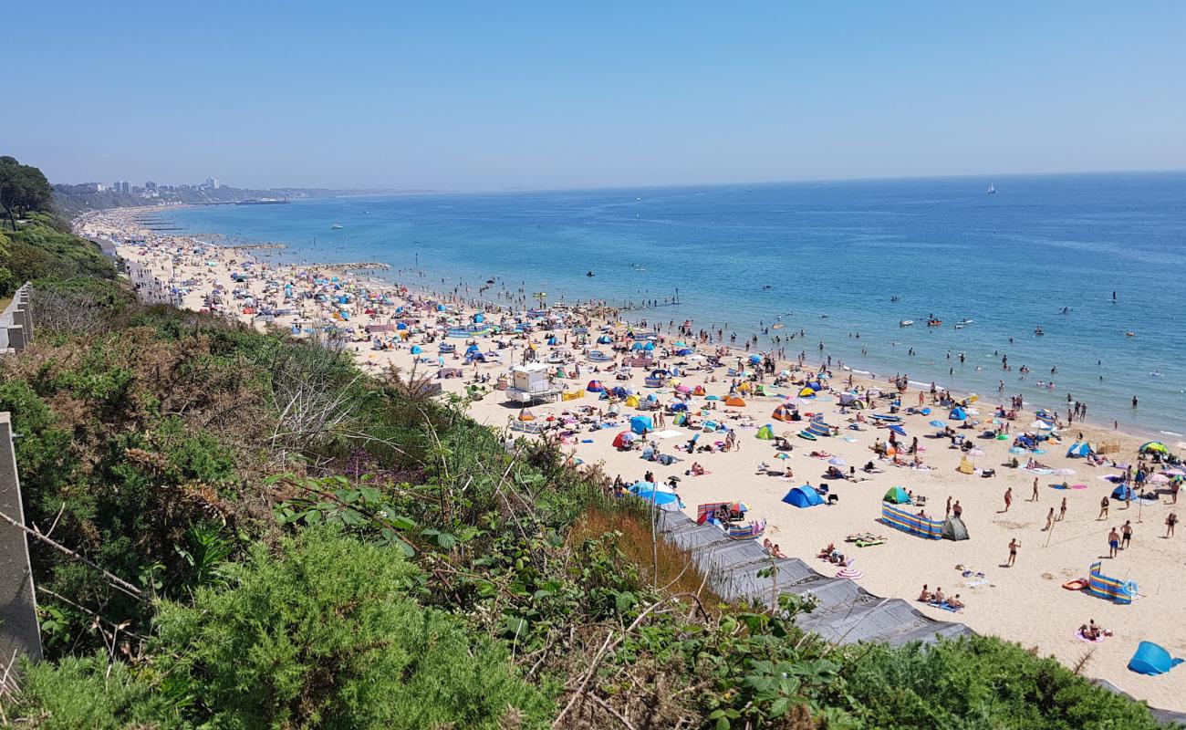 Branksome Plajı'in fotoğrafı parlak kum yüzey ile