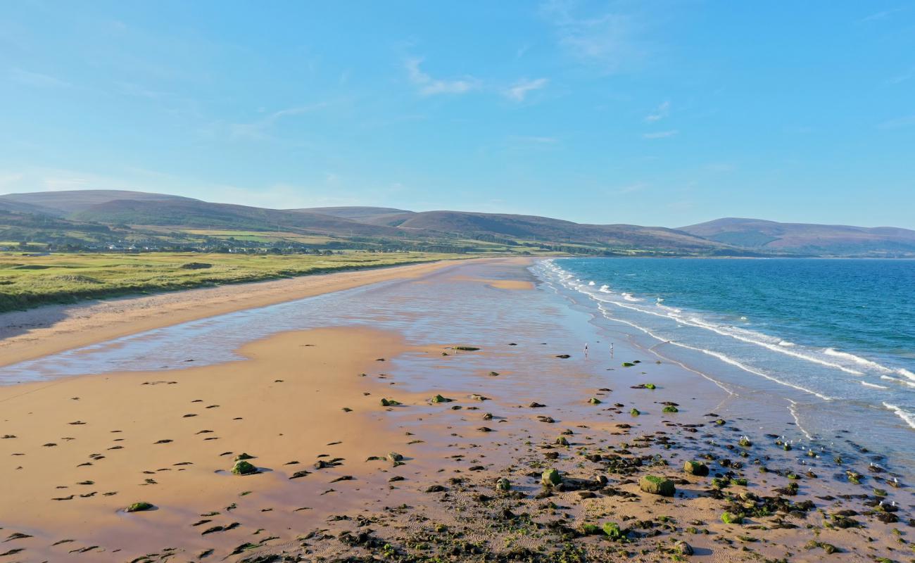 Brora Plajı'in fotoğrafı gri kum yüzey ile