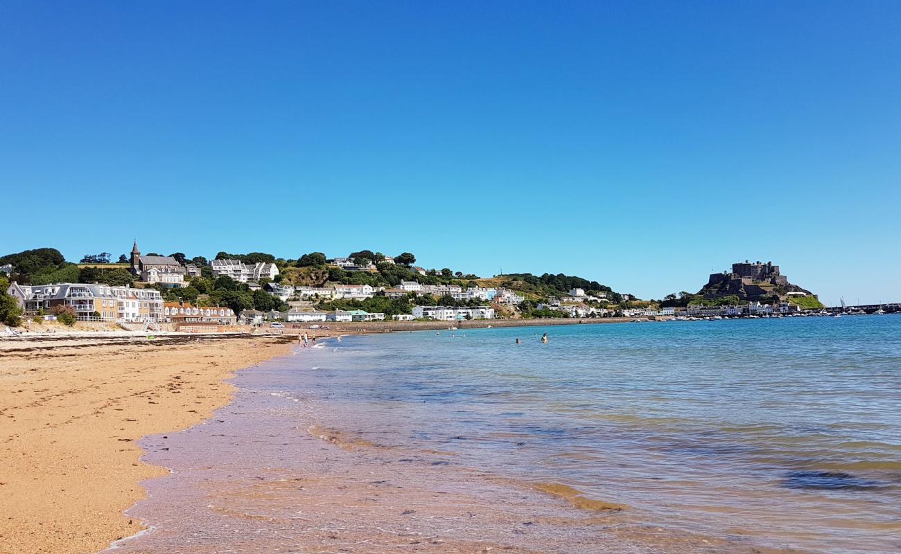 Gorey Beach'in fotoğrafı parlak kum yüzey ile