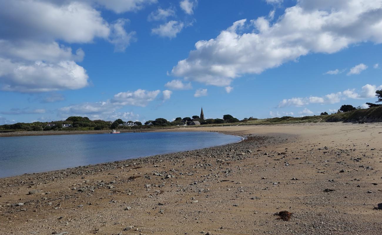 Grand Havre Beach'in fotoğrafı bej kum ve çakıl yüzey ile