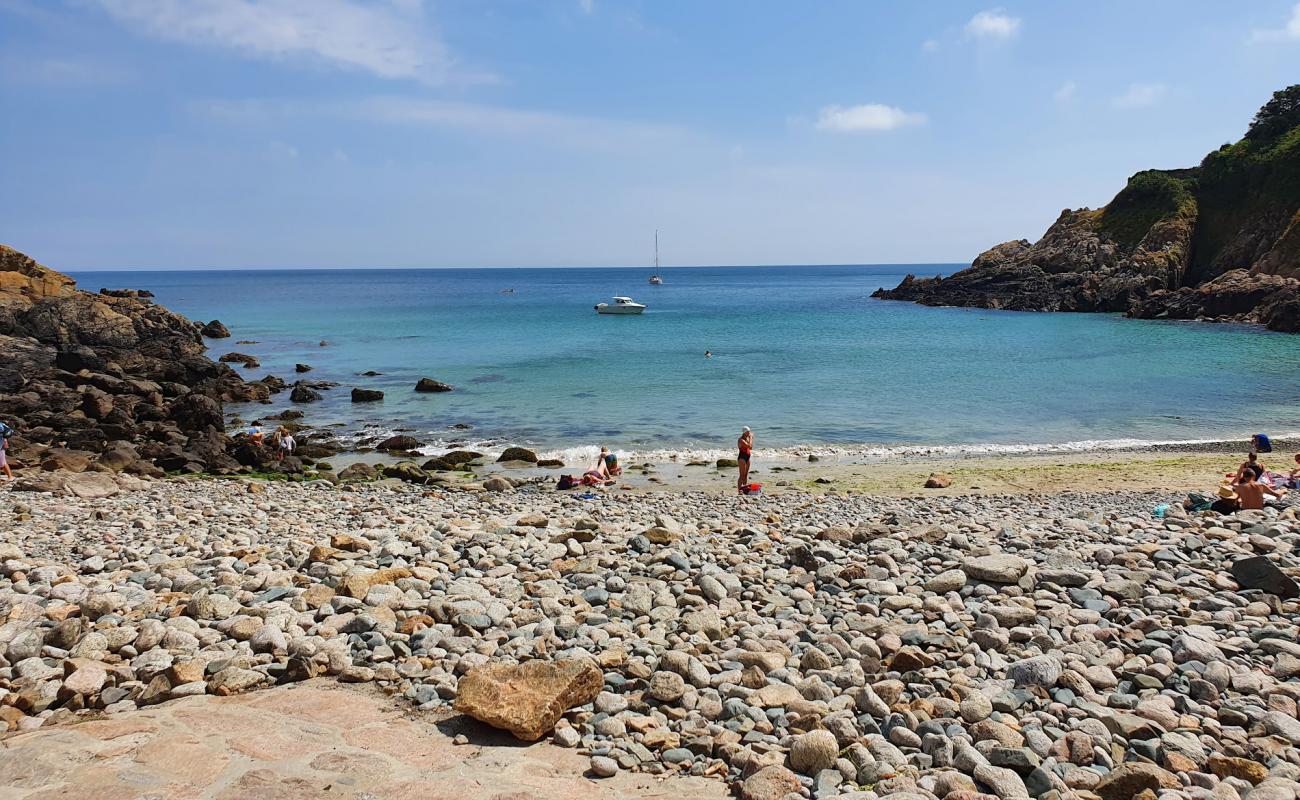 Le Petit Beach'in fotoğrafı kayalık arazi yüzey ile