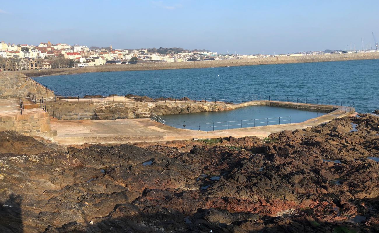 La Vallette Horseshoe Bathing Pools'in fotoğrafı beton kaplı yüzey yüzey ile