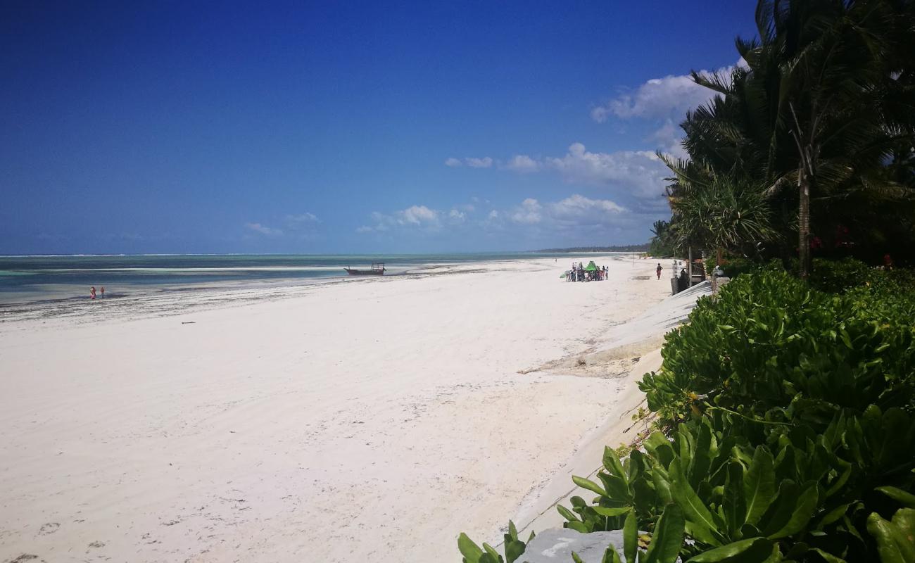 Kilimajuu Beach'in fotoğrafı beyaz ince kum yüzey ile