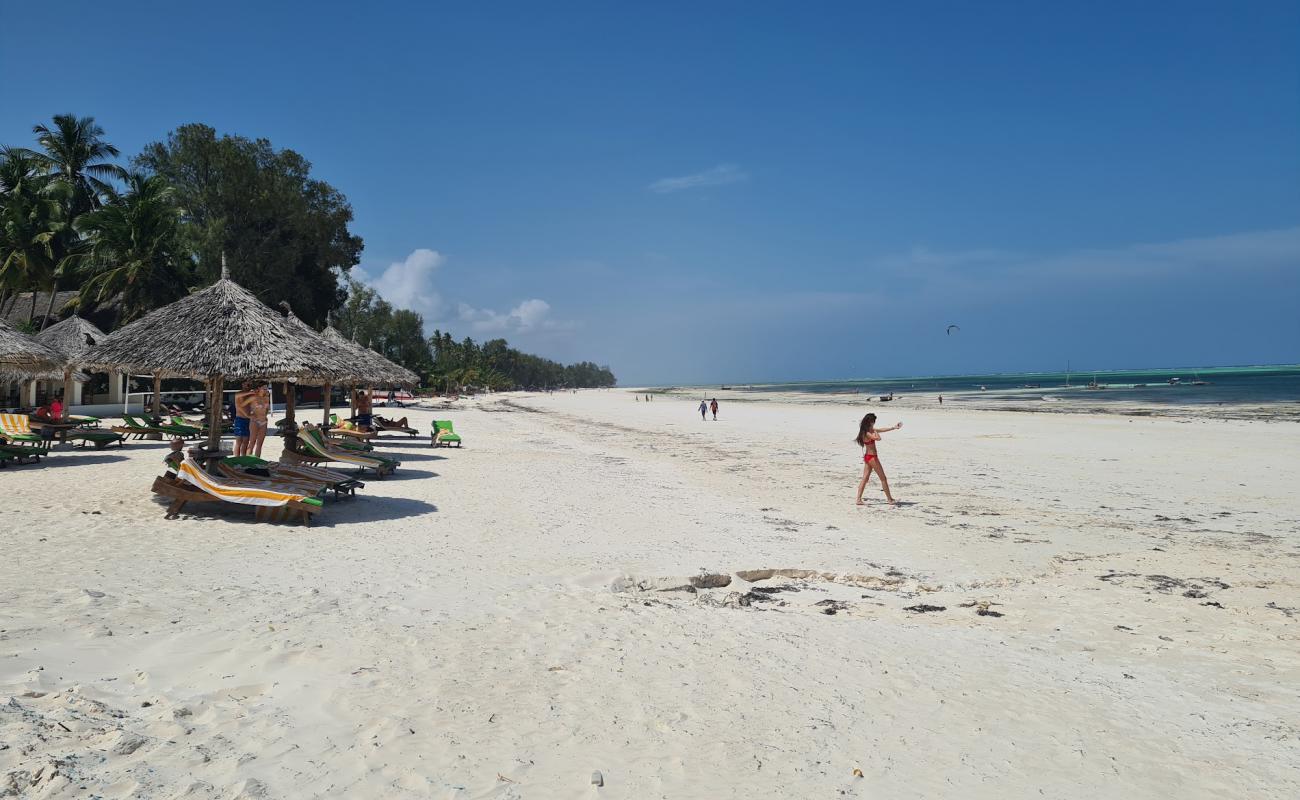 Kiwengwa Beach'in fotoğrafı beyaz ince kum yüzey ile