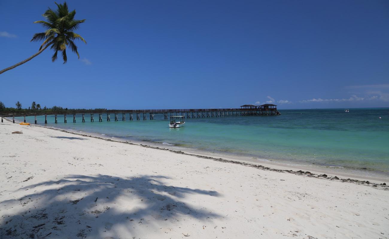 Mchangamle Beach'in fotoğrafı parlak kum yüzey ile