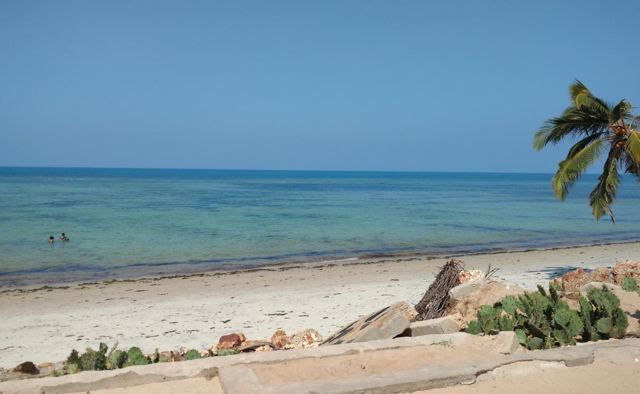 Ndege Beach'in fotoğrafı parlak kum yüzey ile