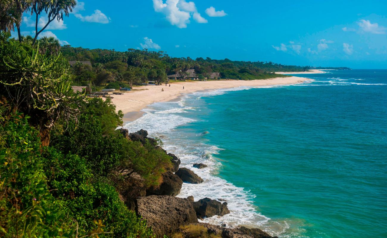 Kutani Beach'in fotoğrafı parlak kum yüzey ile