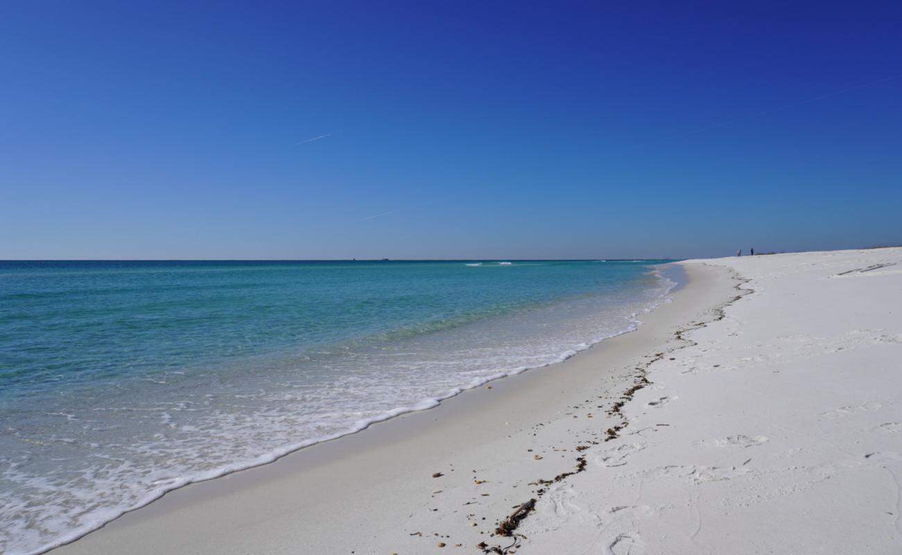 Langdon Beach'in fotoğrafı beyaz ince kum yüzey ile