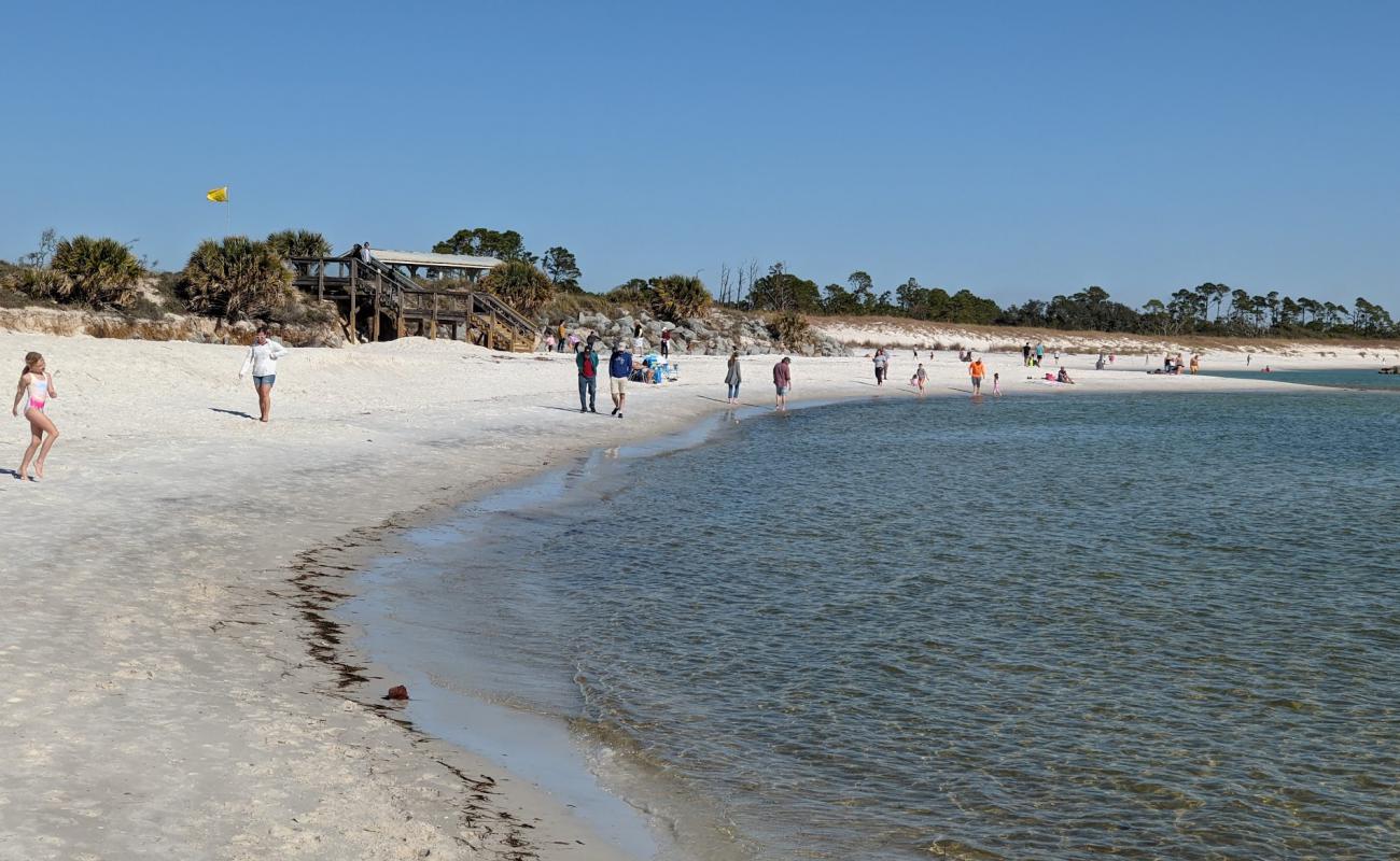 Jettys Tidal Pool Beach'in fotoğrafı beyaz kum yüzey ile
