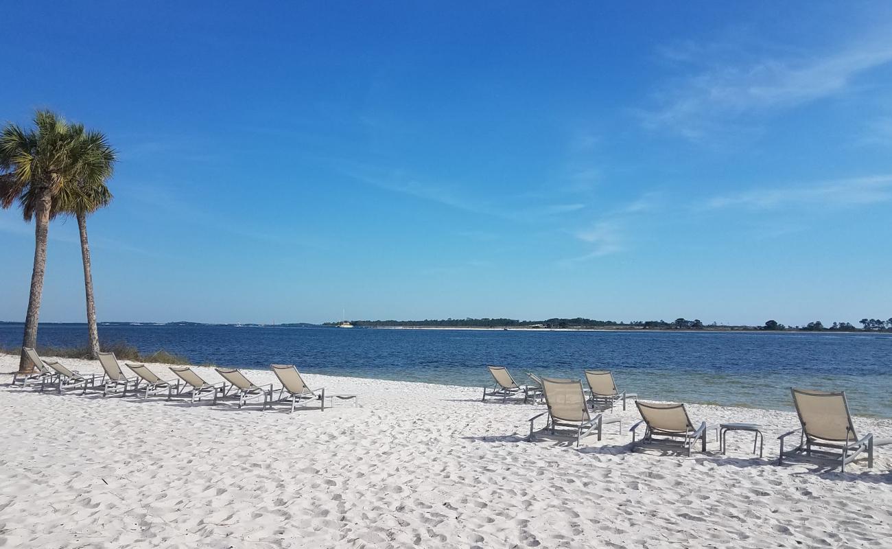 Alligator Point Beach'in fotoğrafı beyaz kum yüzey ile
