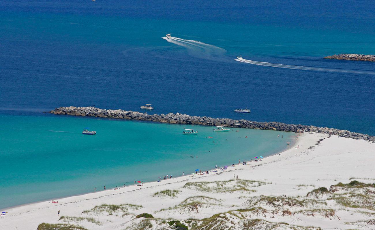 Shell Island Beach'in fotoğrafı beyaz kum yüzey ile