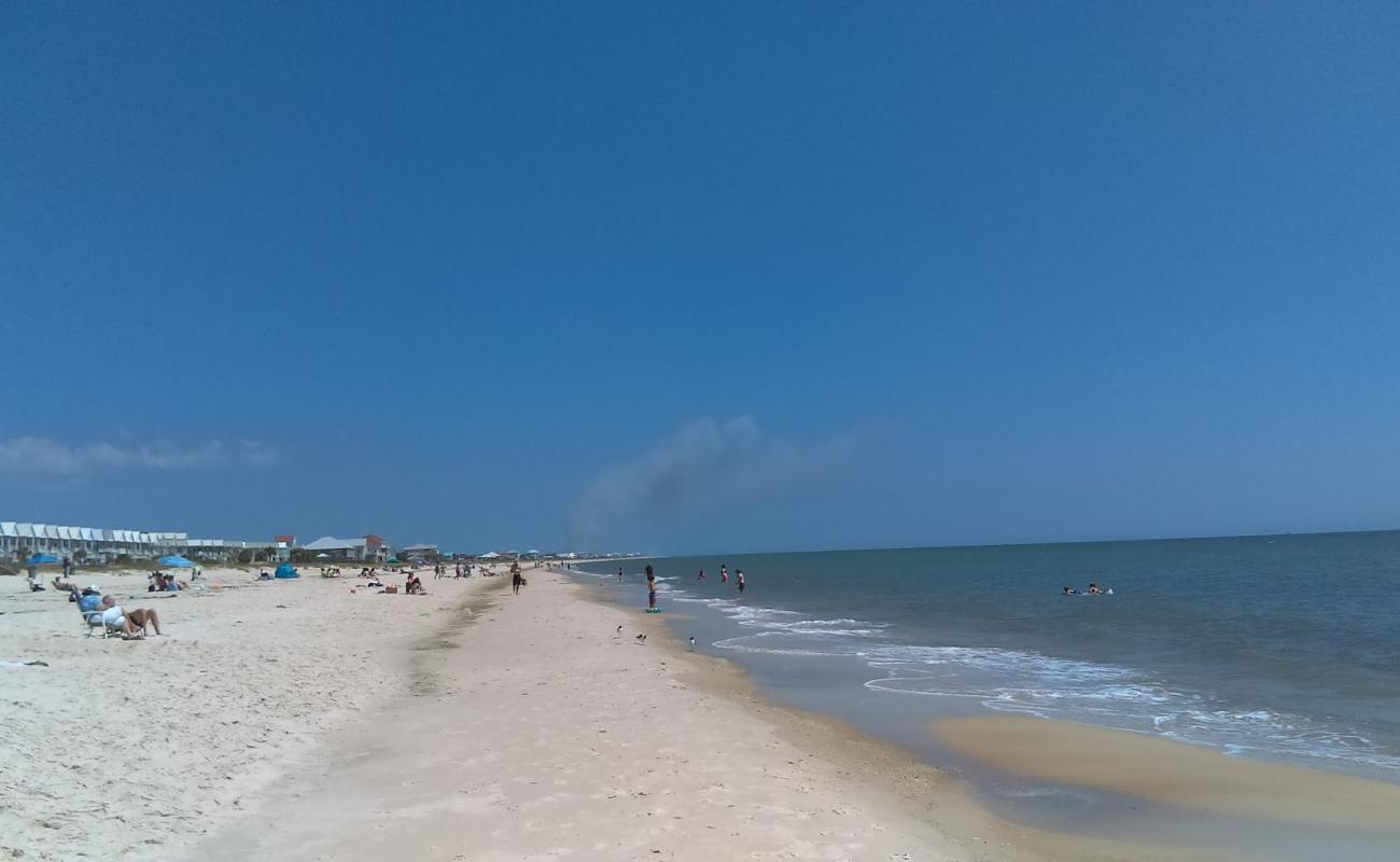 St. George Lighthouse Beach'in fotoğrafı beyaz kum yüzey ile