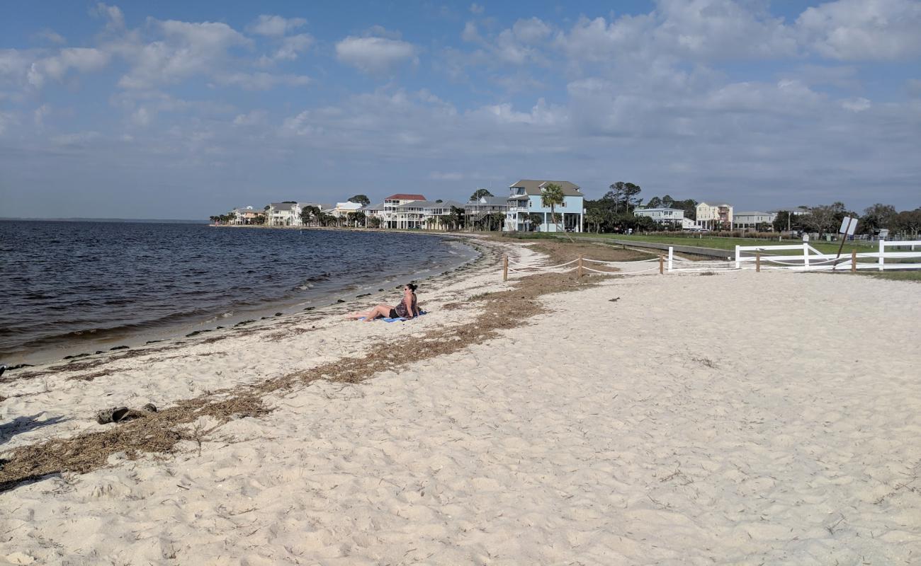 Shell Point Beach'in fotoğrafı beyaz kum yüzey ile