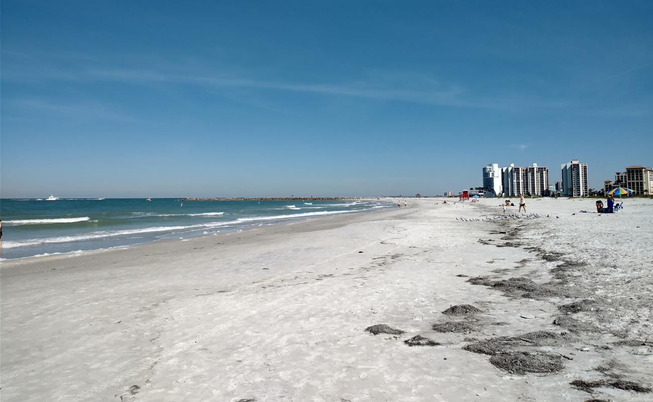 Sand Key Beach'in fotoğrafı beyaz ince kum yüzey ile