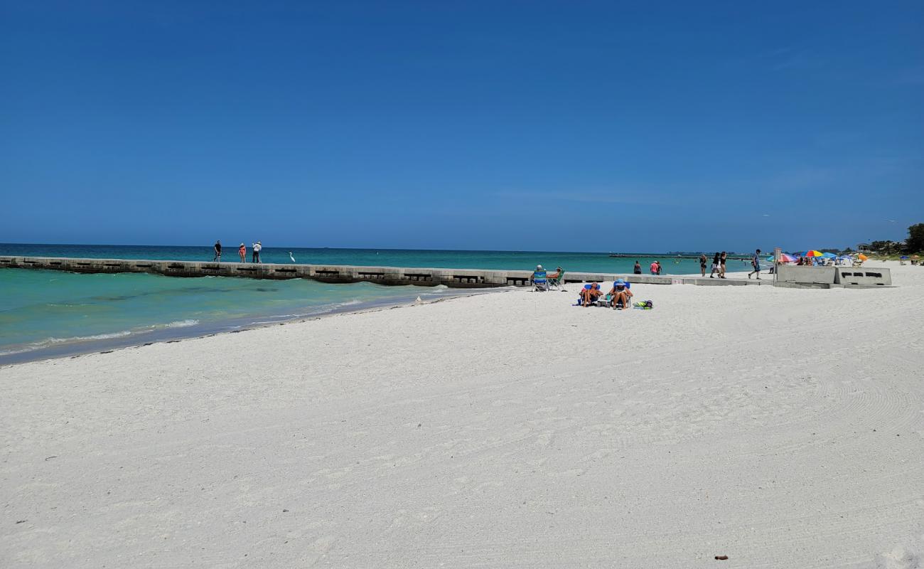 Cortez beach'in fotoğrafı beyaz kum yüzey ile