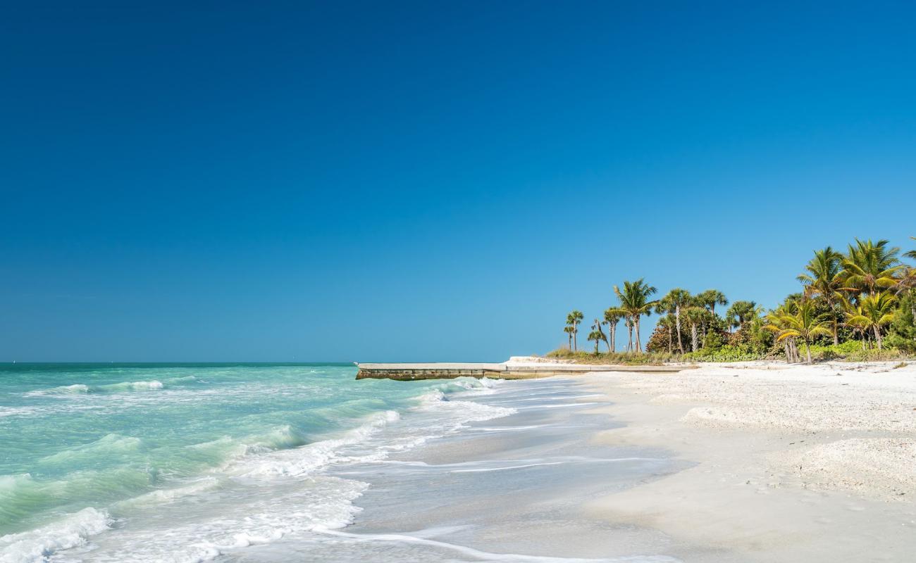 Longboat beach II'in fotoğrafı açık bej kum yüzey ile