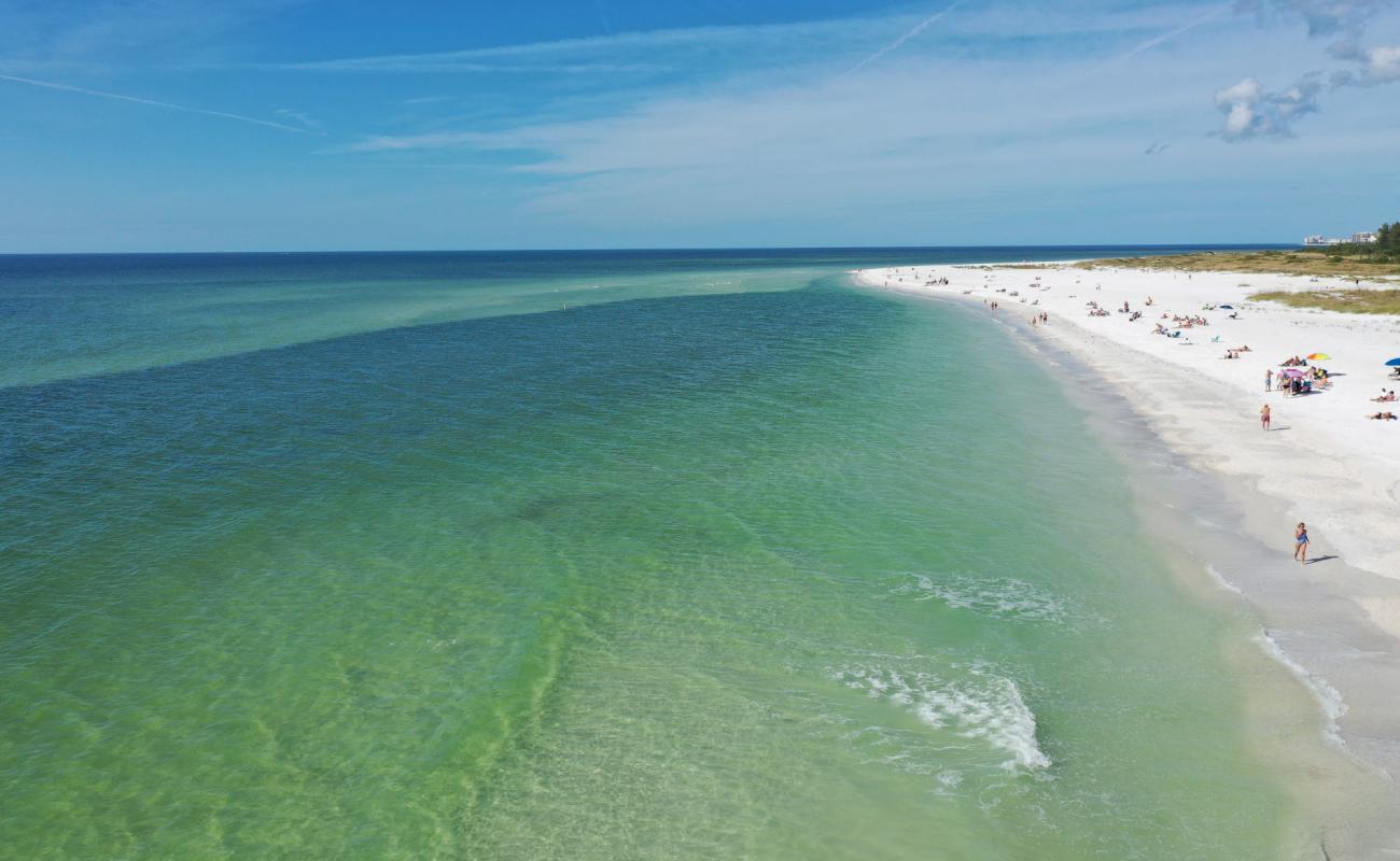 Lido Key beach'in fotoğrafı i̇nce beyaz kum yüzey ile