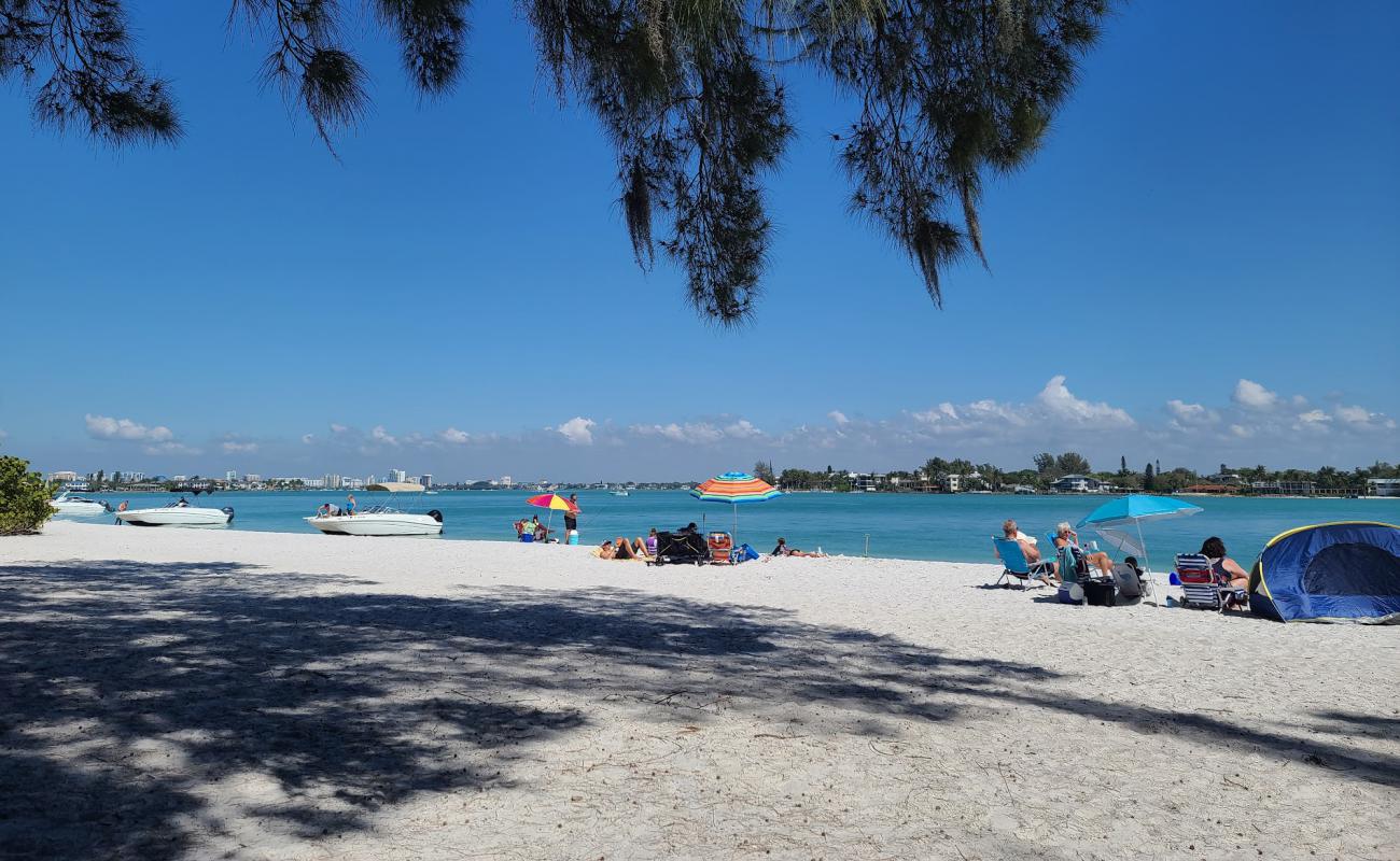 South Lido Key beach'in fotoğrafı beyaz kum ve çakıllar yüzey ile