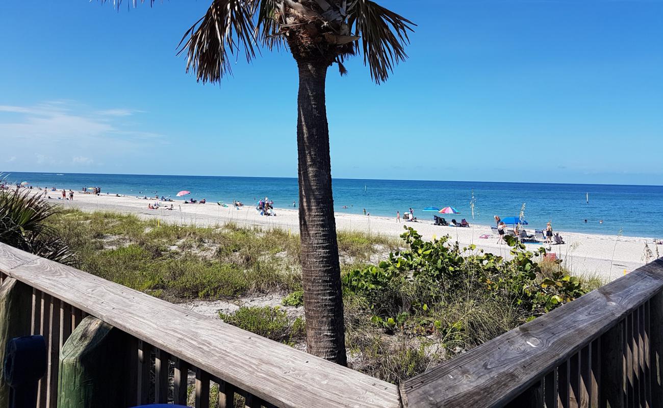 Englewood beach'in fotoğrafı açık bej kum yüzey ile