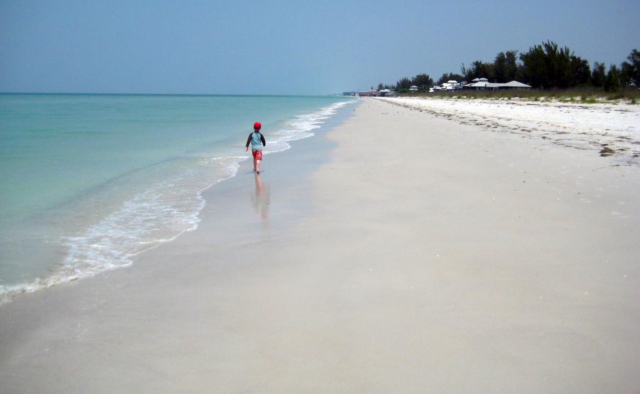 Don Pedro Island beach'in fotoğrafı açık bej kum yüzey ile