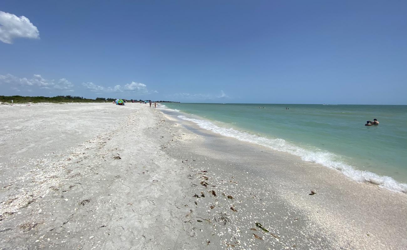 Bowman's beach'in fotoğrafı açık bej kum yüzey ile