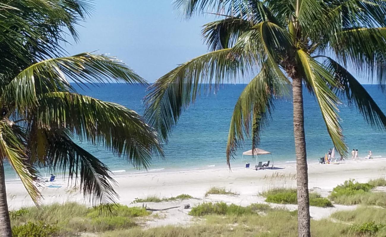 Tarpon Bay beach'in fotoğrafı açık bej kum yüzey ile