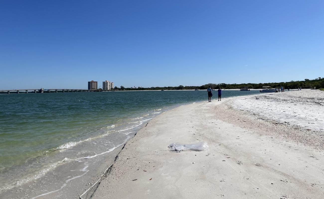 Lovers Key beach'in fotoğrafı beyaz kum yüzey ile