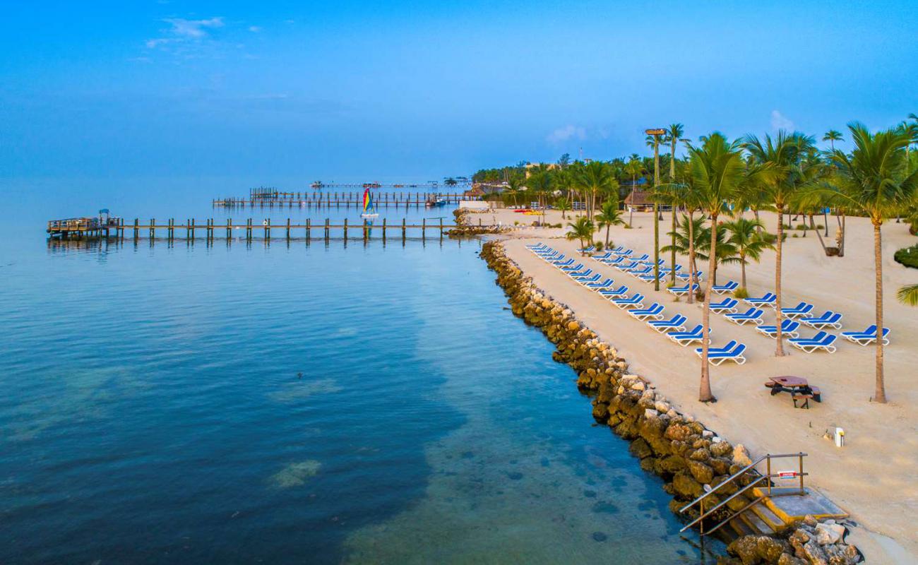 Islander beach'in fotoğrafı beton kapak yüzey ile