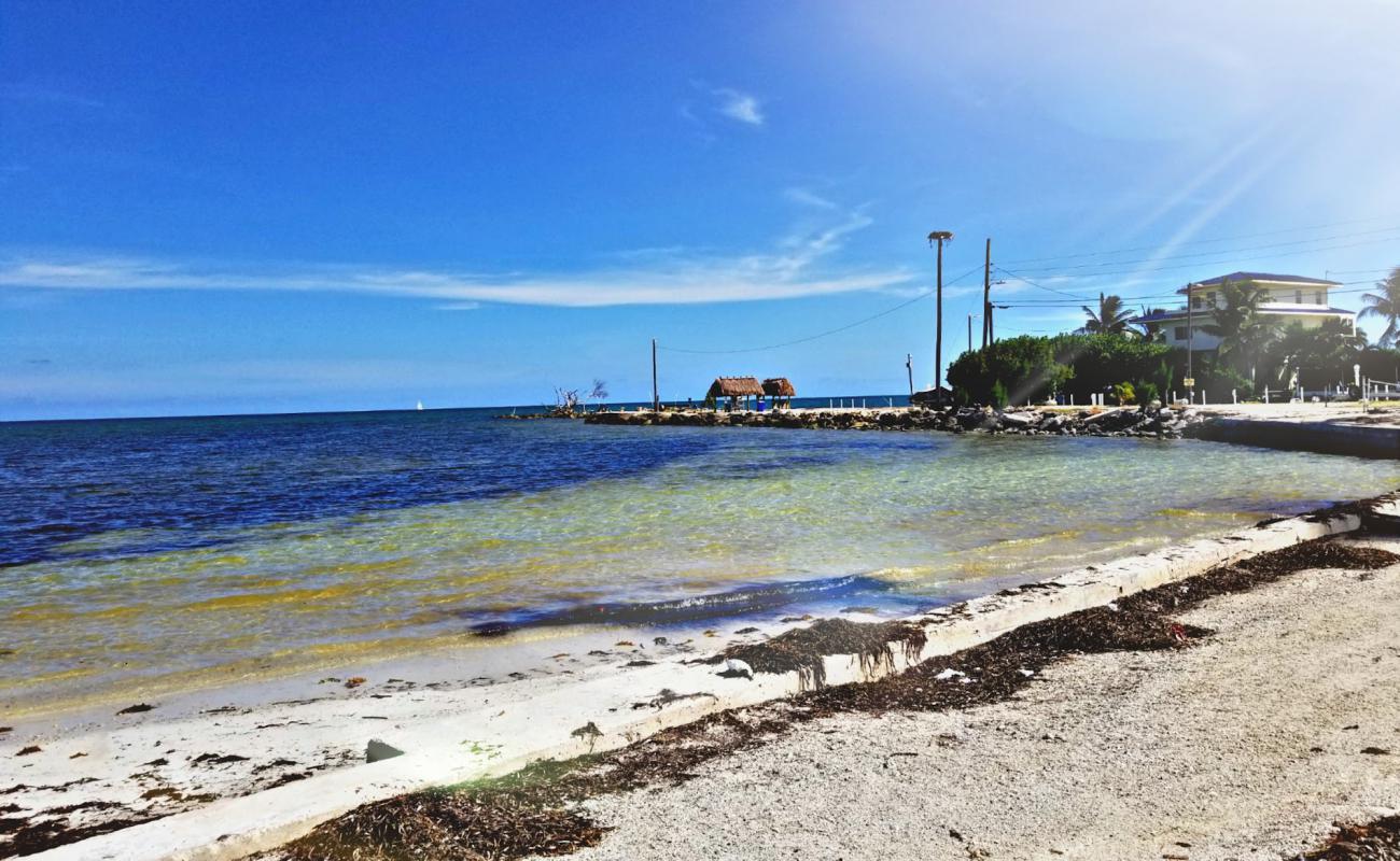 Matecumbe beach'in fotoğrafı açık bej kum yüzey ile