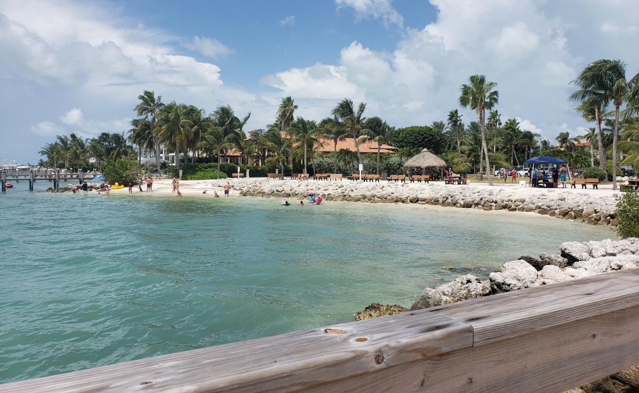 Sunset Park beach'in fotoğrafı parlak kum yüzey ile