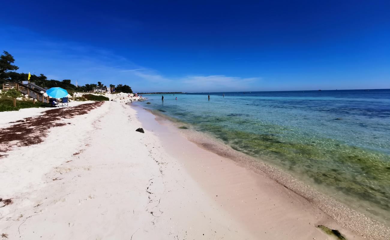 Calusa beach'in fotoğrafı parlak kum yüzey ile