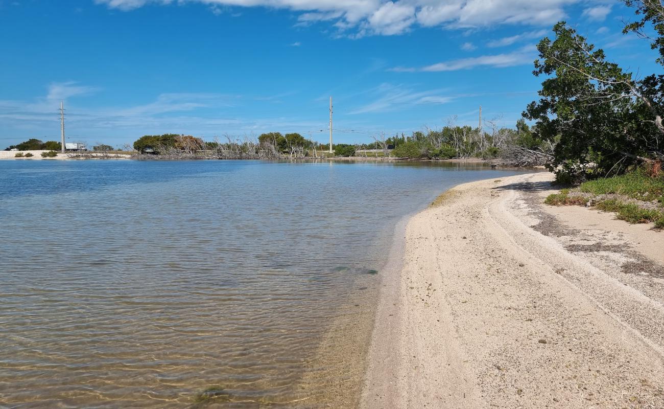 Camp Wesumkee beach'in fotoğrafı taşlı kum yüzey ile